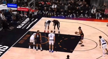 开云体育下载-伤病猛如虎！杰伦-格林首节回更衣室，次节古德温也回更衣室